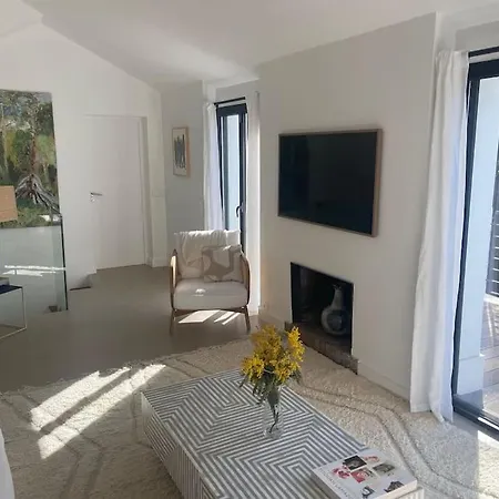 With Pool Near Center 3 Bedrooms And Great Garden *