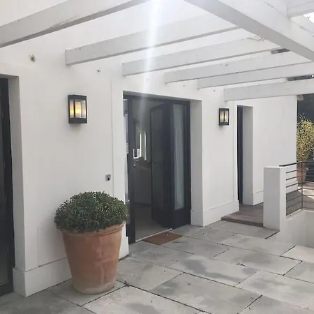 With Pool Near Center 3 Bedrooms And Great Garden
